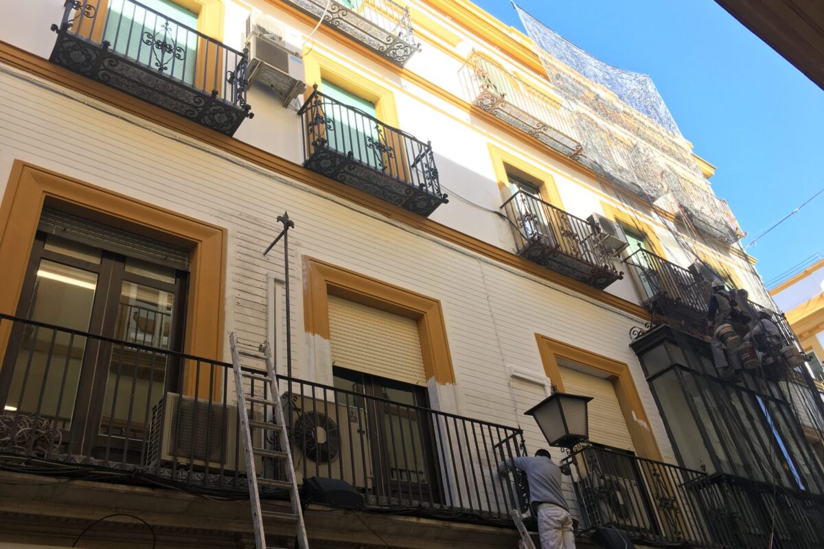 Restauración fachada C/ Albareda. Sevilla